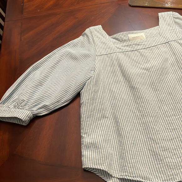 A Lucky Brand shirt, in a very good condition. The fabric is cotton, very soft. - Picture 3 of 5